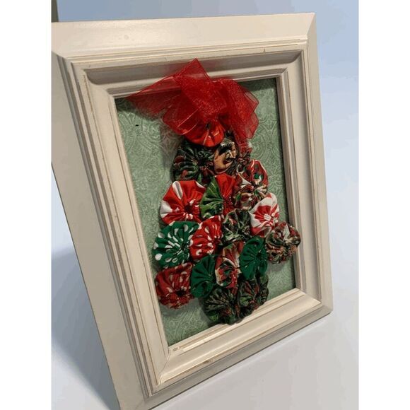 Handcrafted Picture Frame Yo Yo Fabric Christmas Tree Table Display - Picture 1 of 3